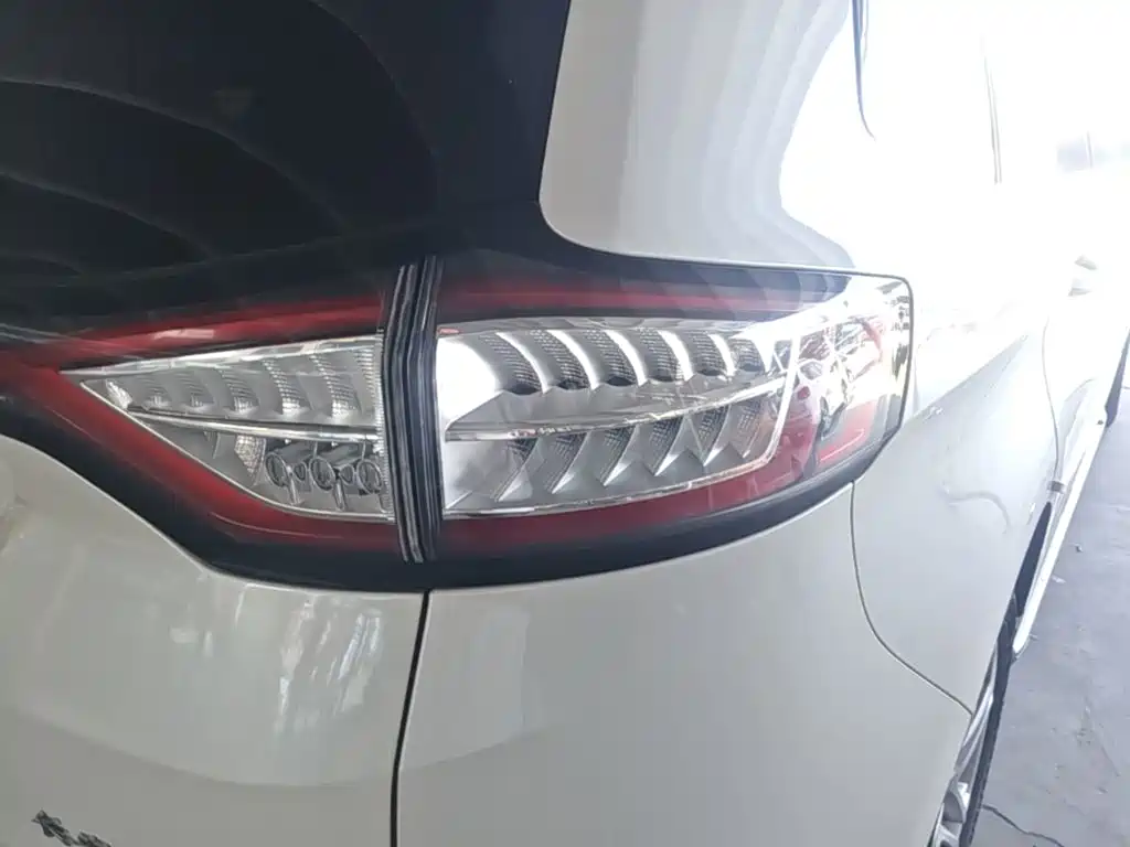 Ford Edge — миниатюра 8