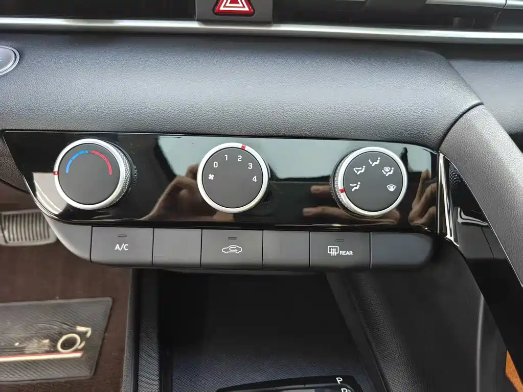 Hyundai Elantra — миниатюра 12