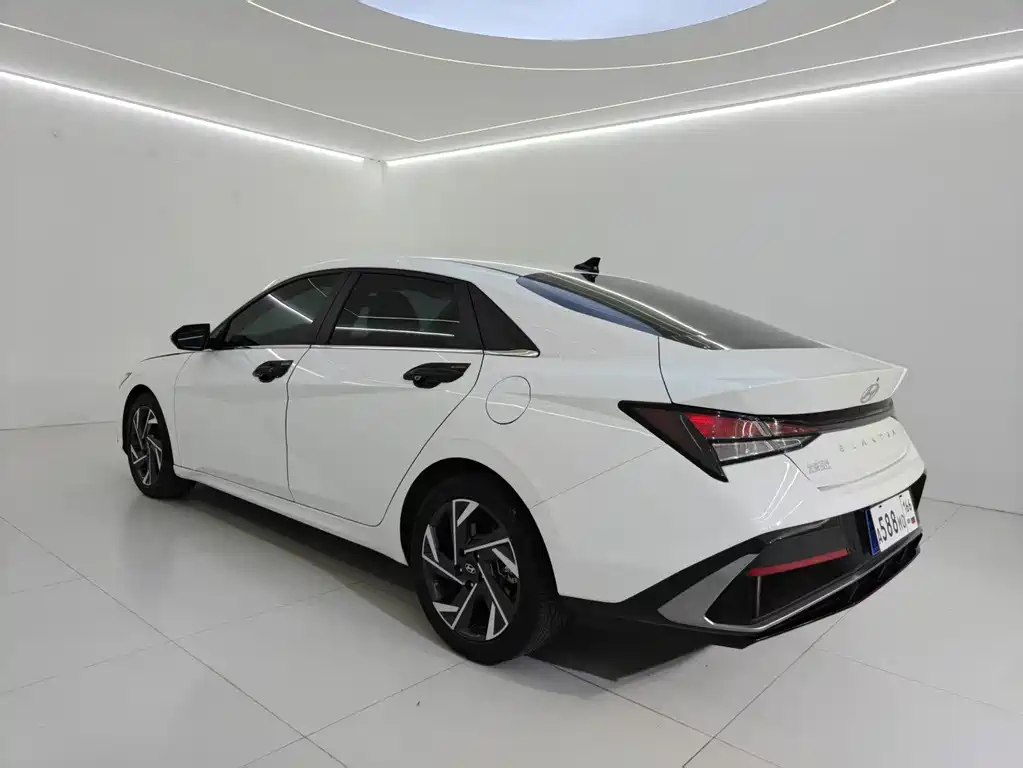 Hyundai Elantra — миниатюра 6