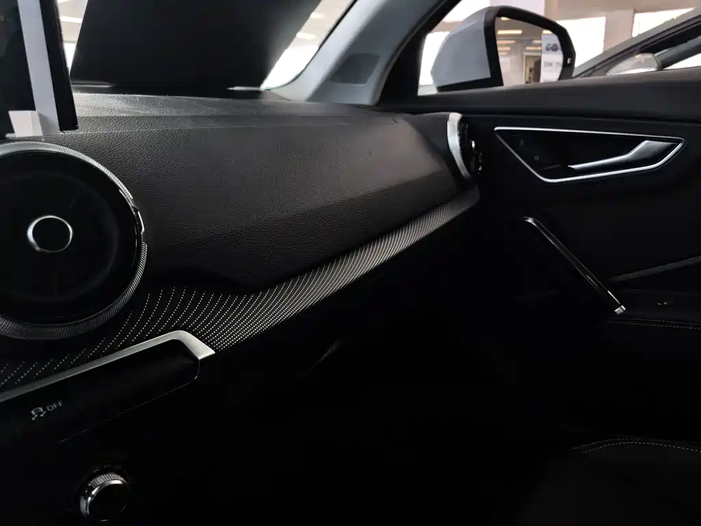 Audi Q2L 2025 35TFSI