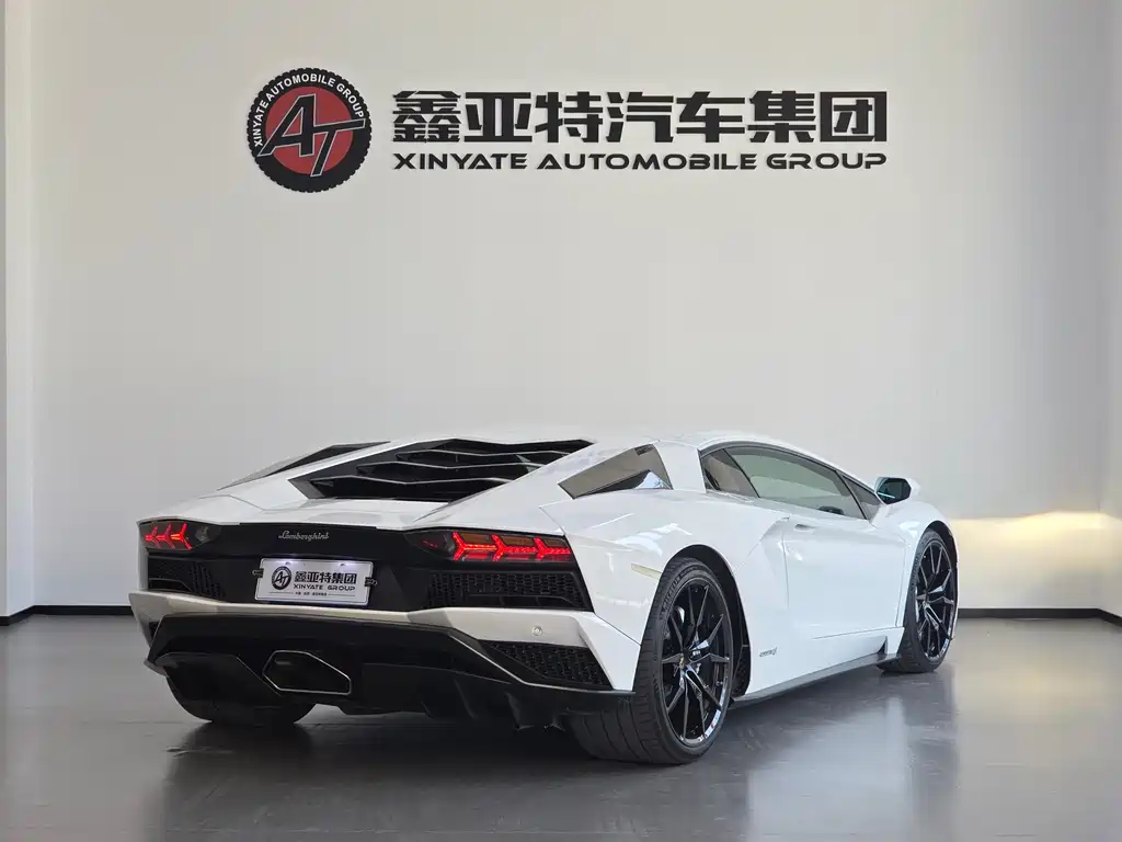 Lamborghini Aventador 2011 LP 700-4