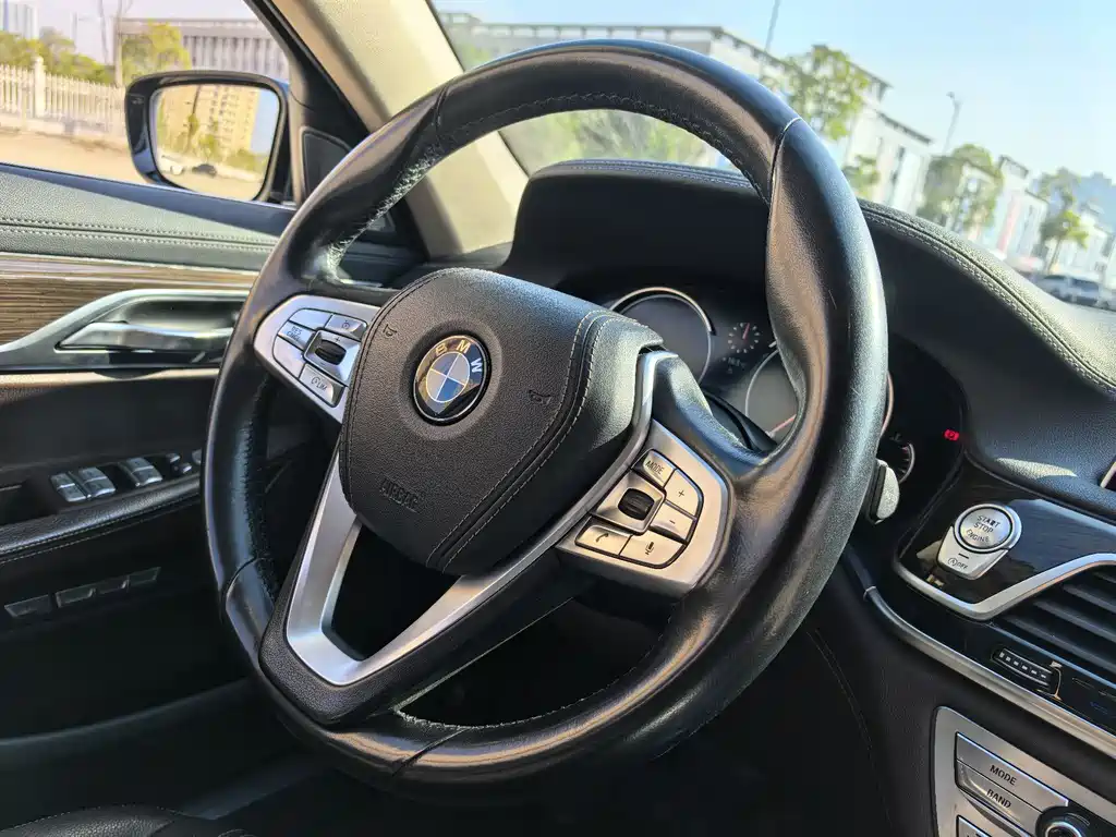 BMW 7 SERIES
