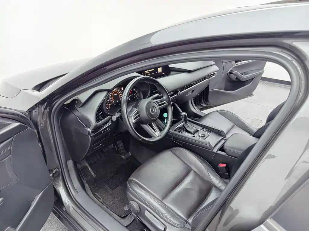 Mazda Mazda3 3 2021 2.0L AT