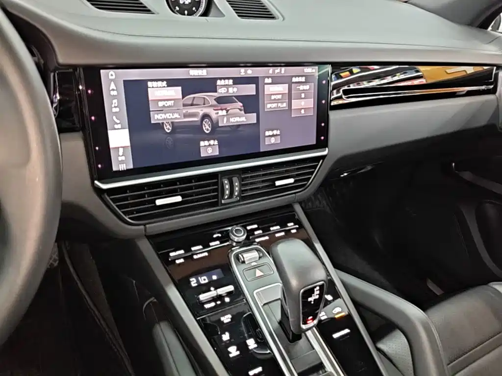 Porsche Cayenne — миниатюра 13