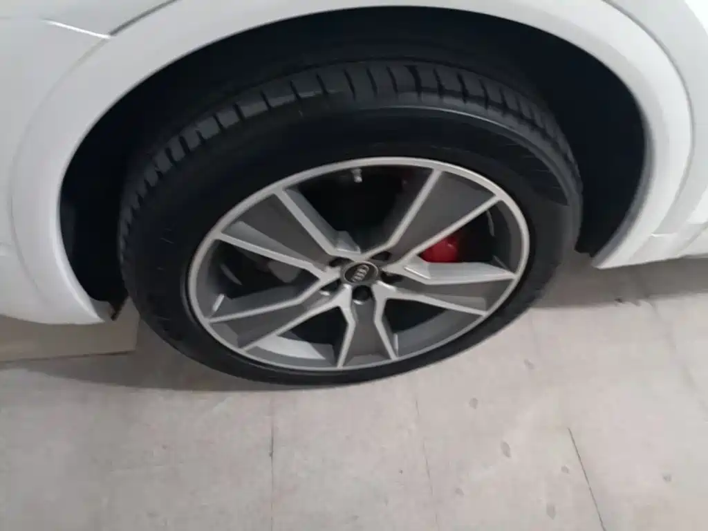 Audi Q5L Sportback — миниатюра 23