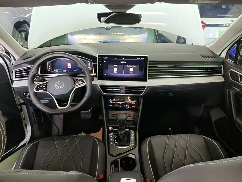 Volkswagen Tiguan L PHEV — миниатюра 10
