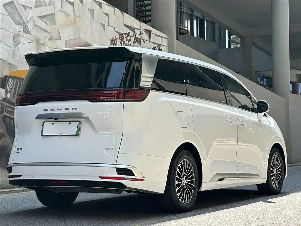 Denza D9 2022 DM-i 1040 Luxury