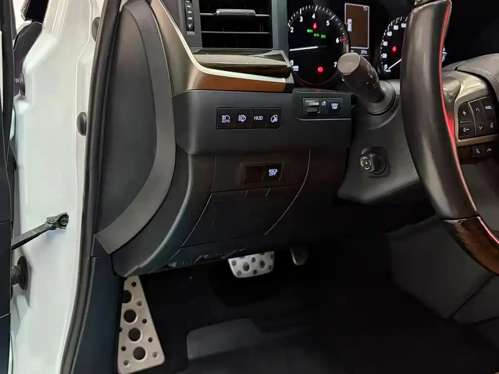 Lexus LX — миниатюра 11