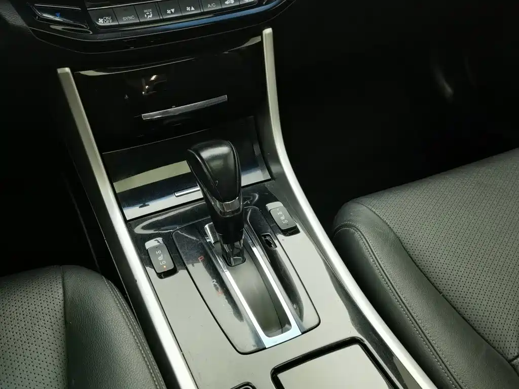 Honda Accord — миниатюра 13