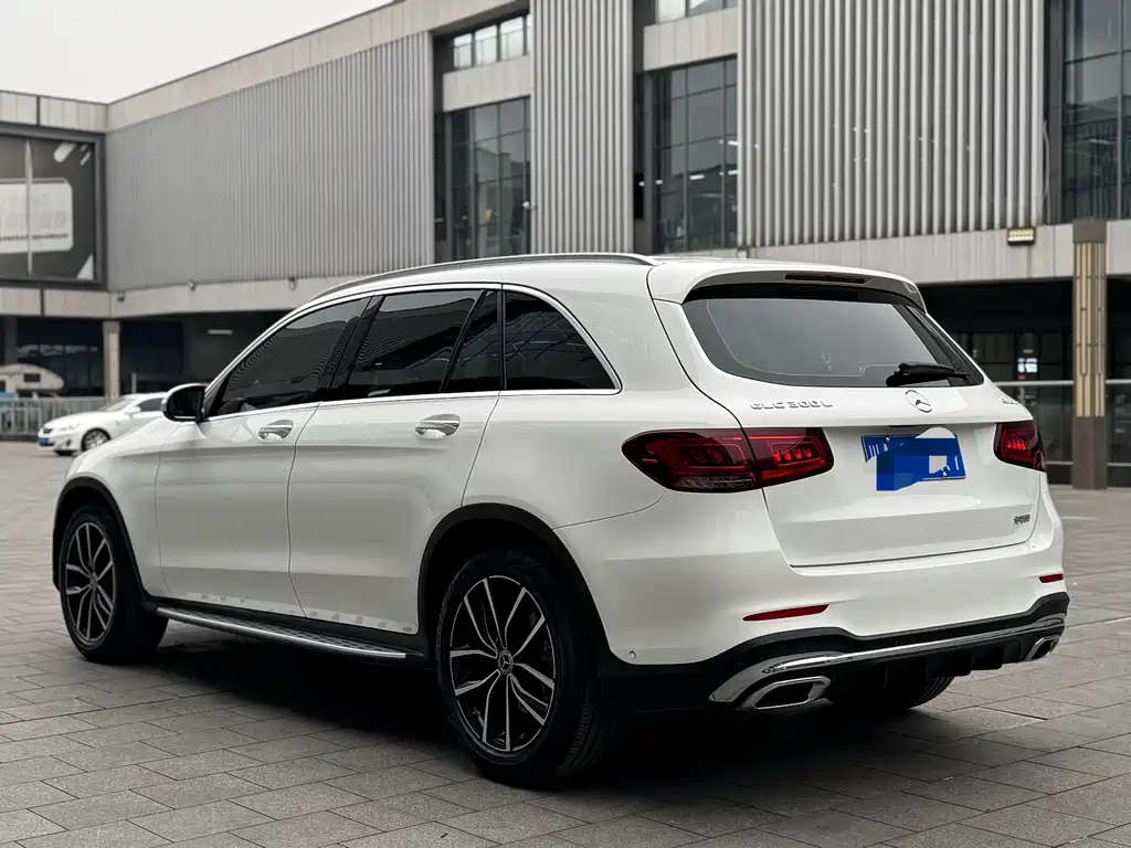 MERCEDES-BENZ GLC