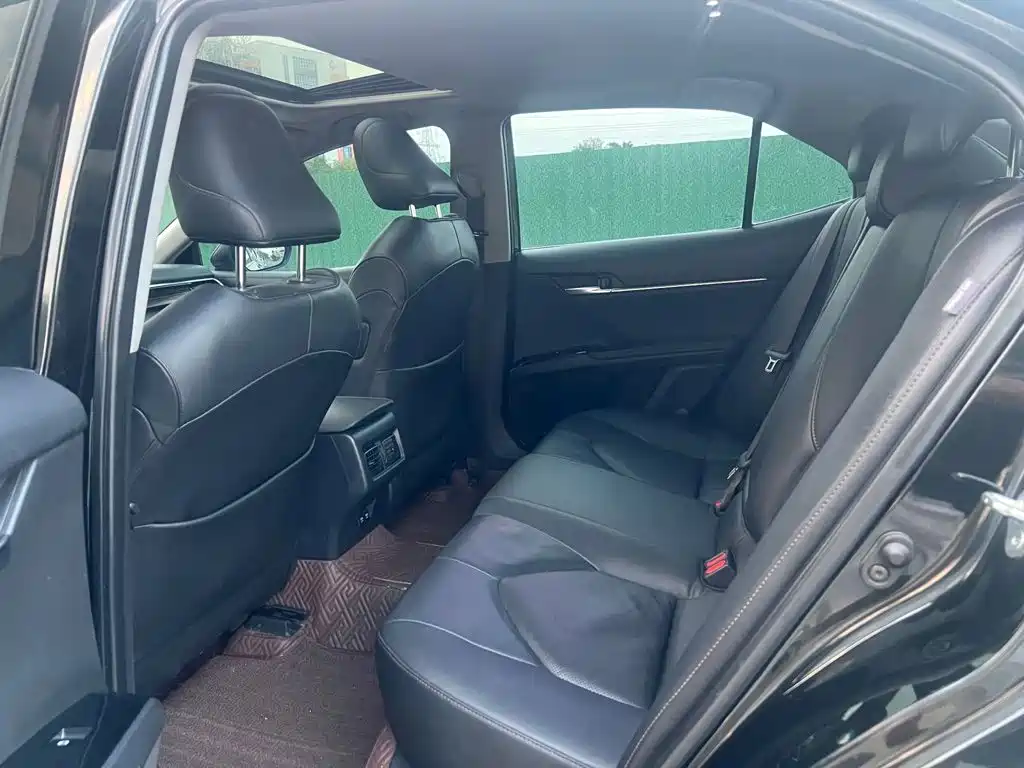 Toyota Camry — миниатюра 4