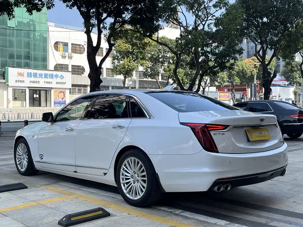 CADILLAC CT6