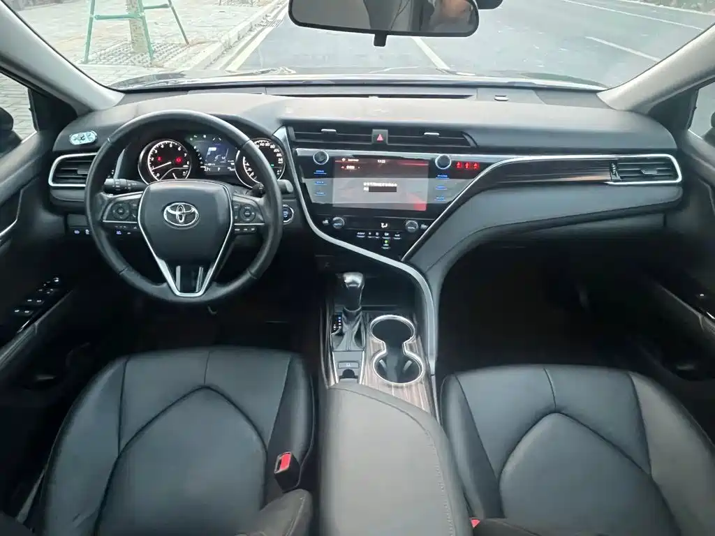 Toyota Camry — миниатюра 8