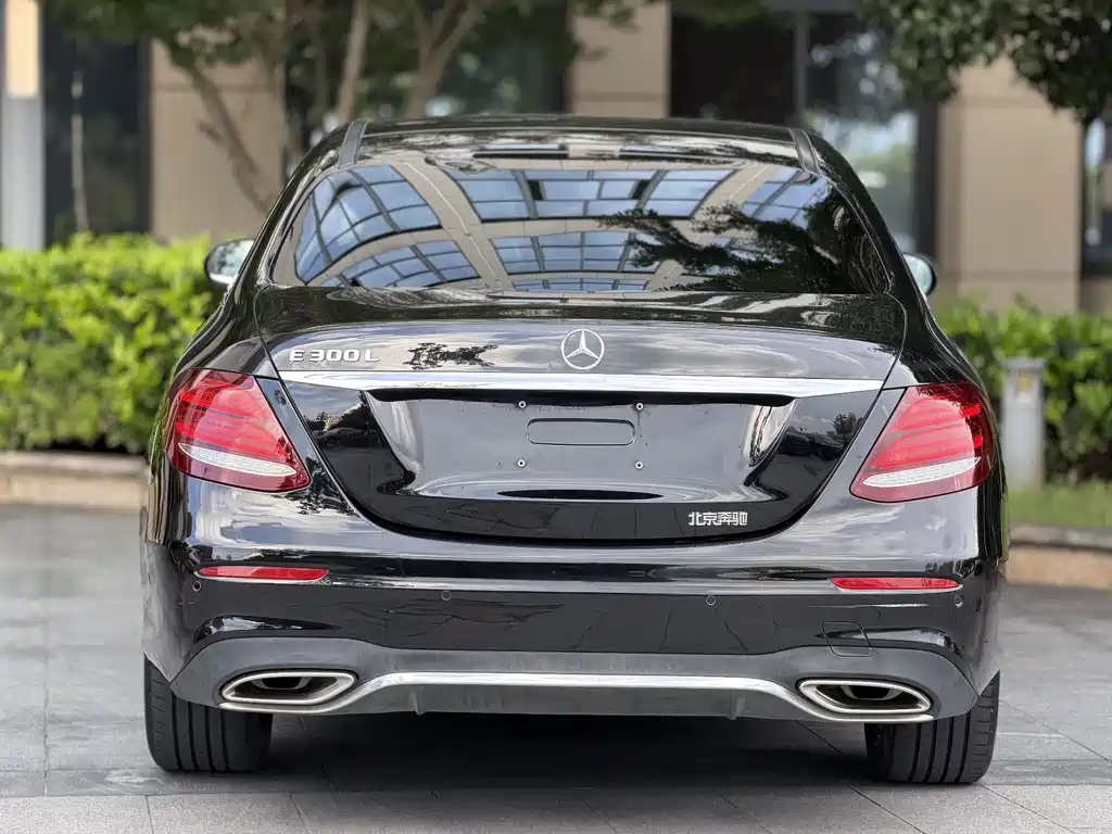 Mercedes-Benz E-Class — миниатюра 8