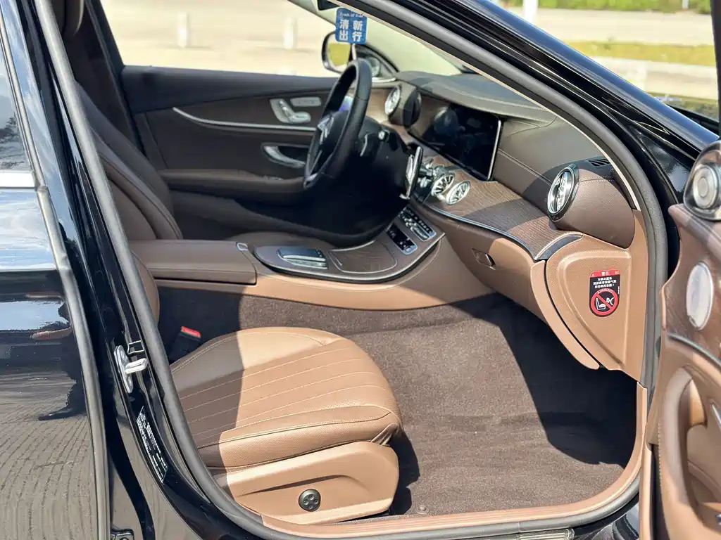 Mercedes-Benz E-Class — миниатюра 14