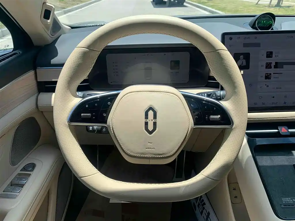 AITO ASK THE WORLD M5