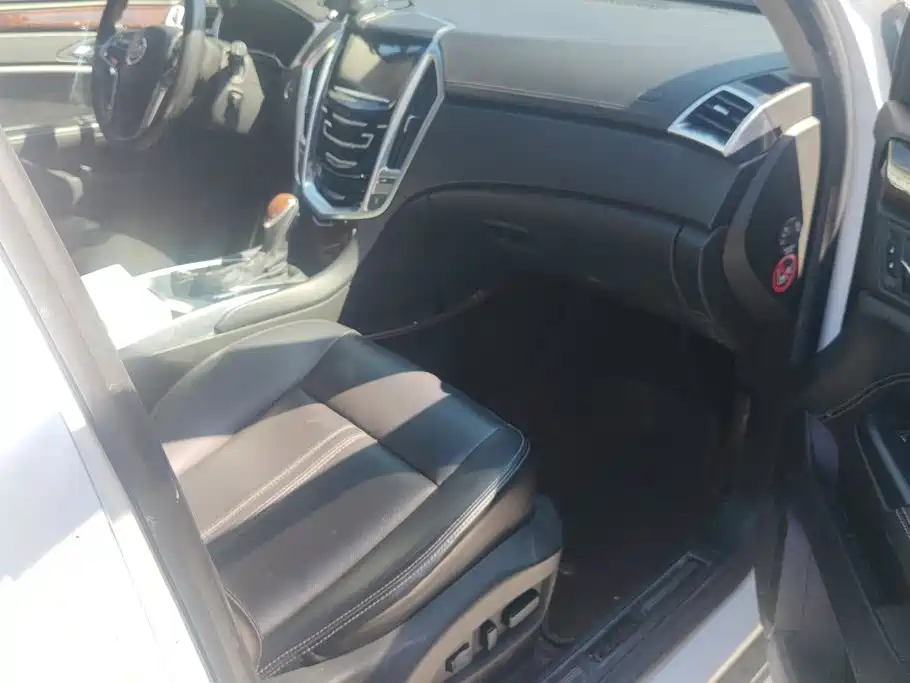 Cadillac SRX — миниатюра 8