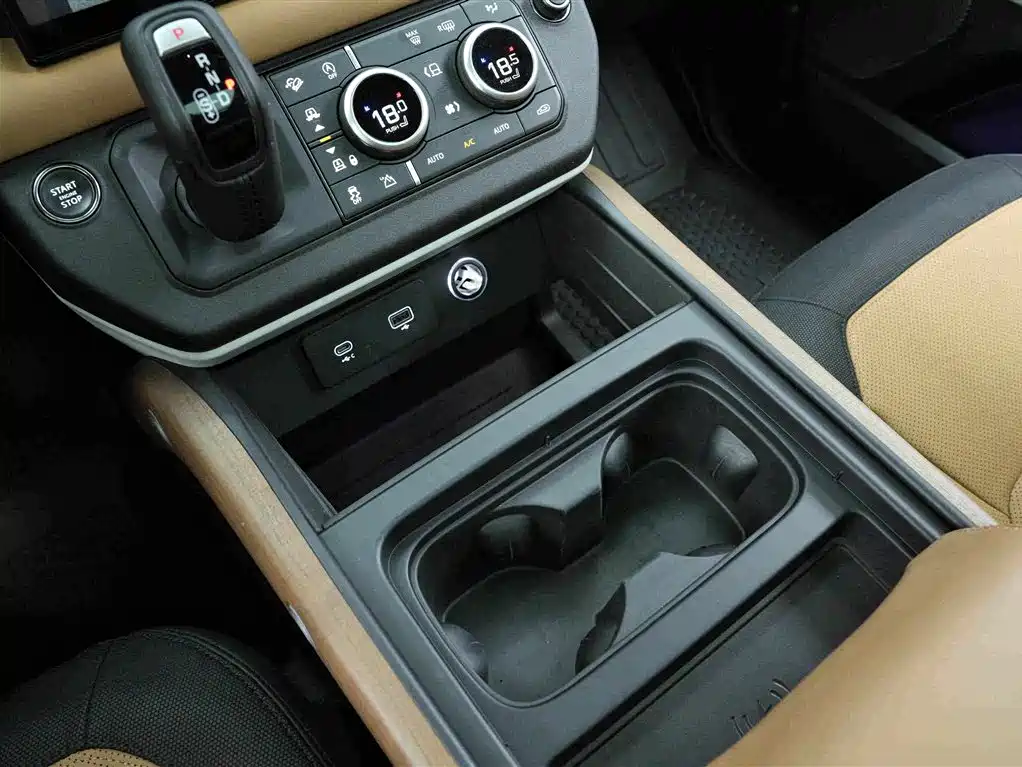 Land Rover Defender — миниатюра 10