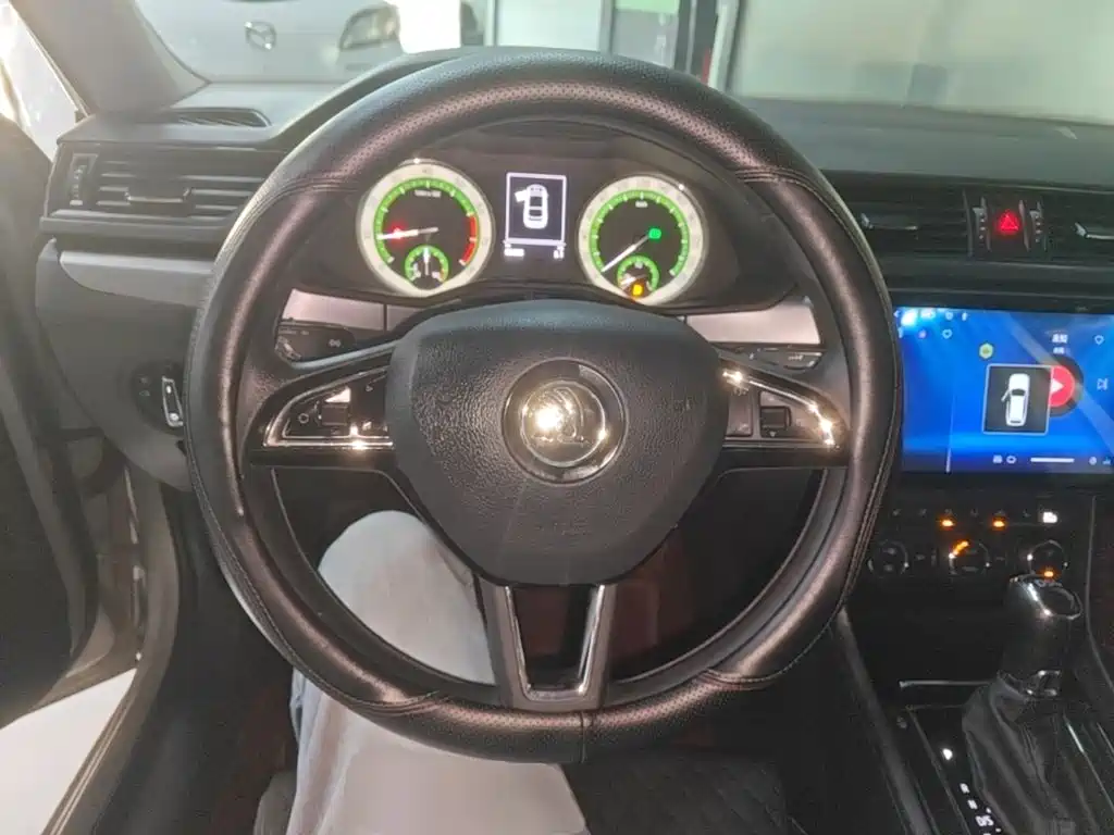 Skoda Superb — миниатюра 7