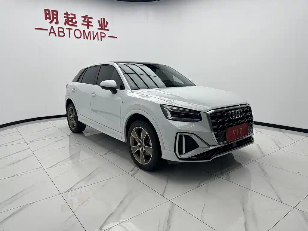 Audi Q2L 2022 35 TFSI Fashion