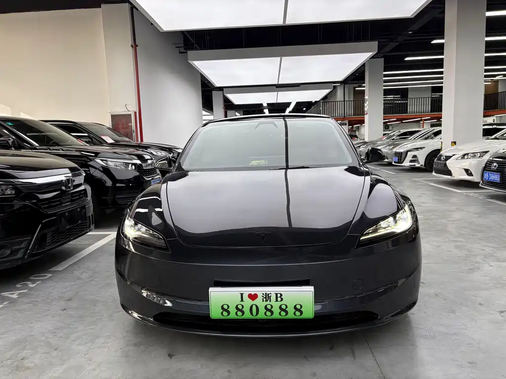 Tesla Model 3 — миниатюра 2