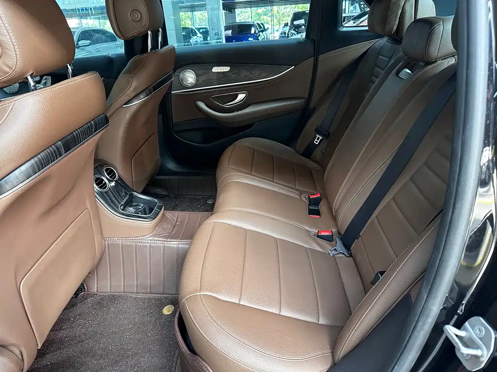 Mercedes-Benz E-Class — миниатюра 11