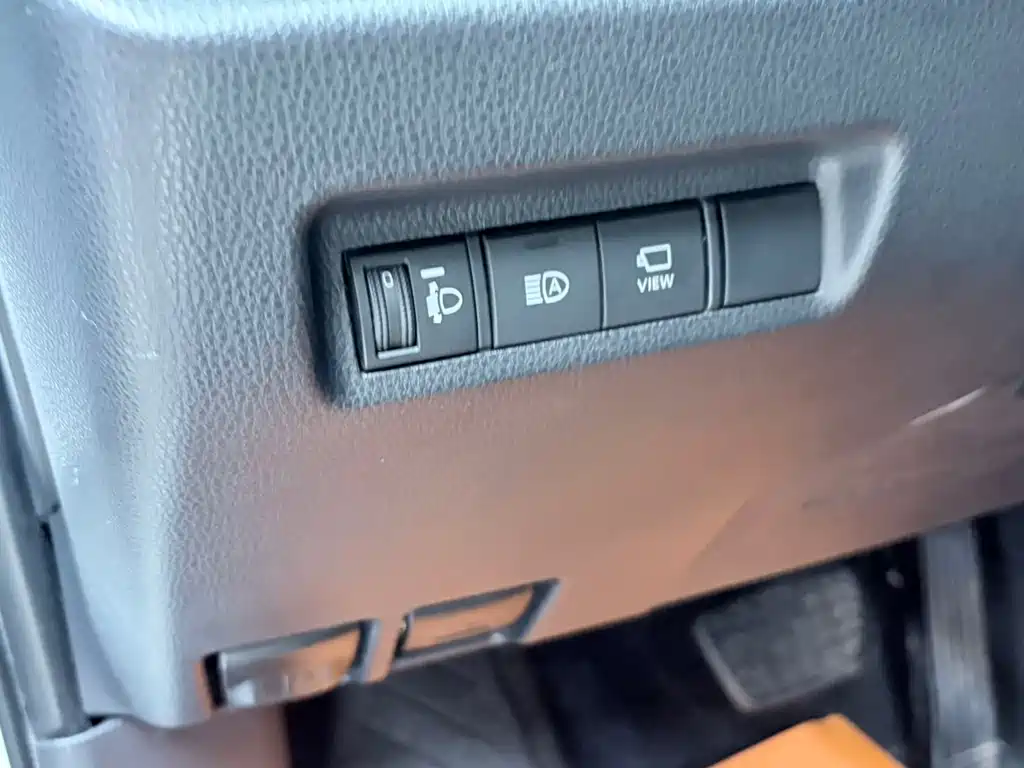 Toyota RAV4 — миниатюра 9