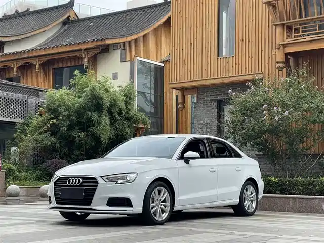 AUDI  A3 2018