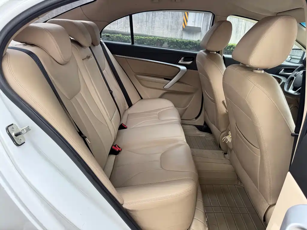 Geely Emgrand — миниатюра 13