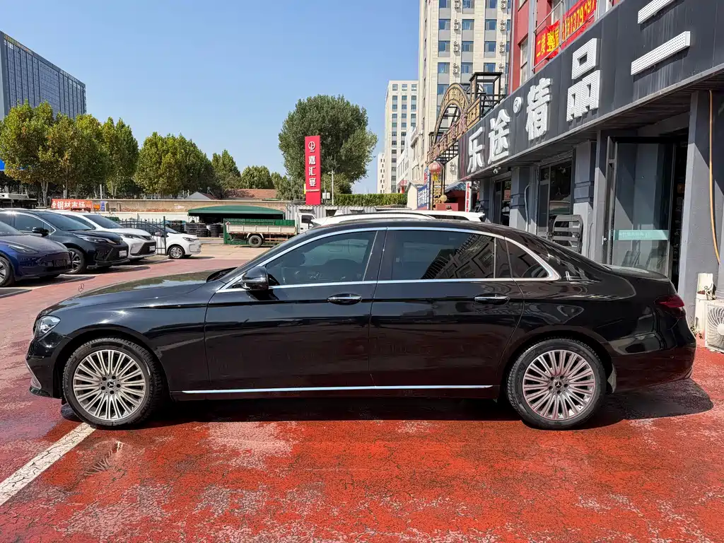 Mercedes-Benz E-Class — миниатюра 3
