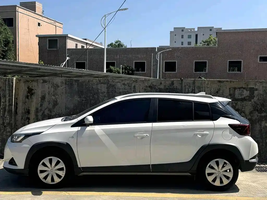 Toyota Yaris L — миниатюра 2