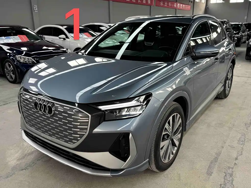 AUDI Q4 E TRON