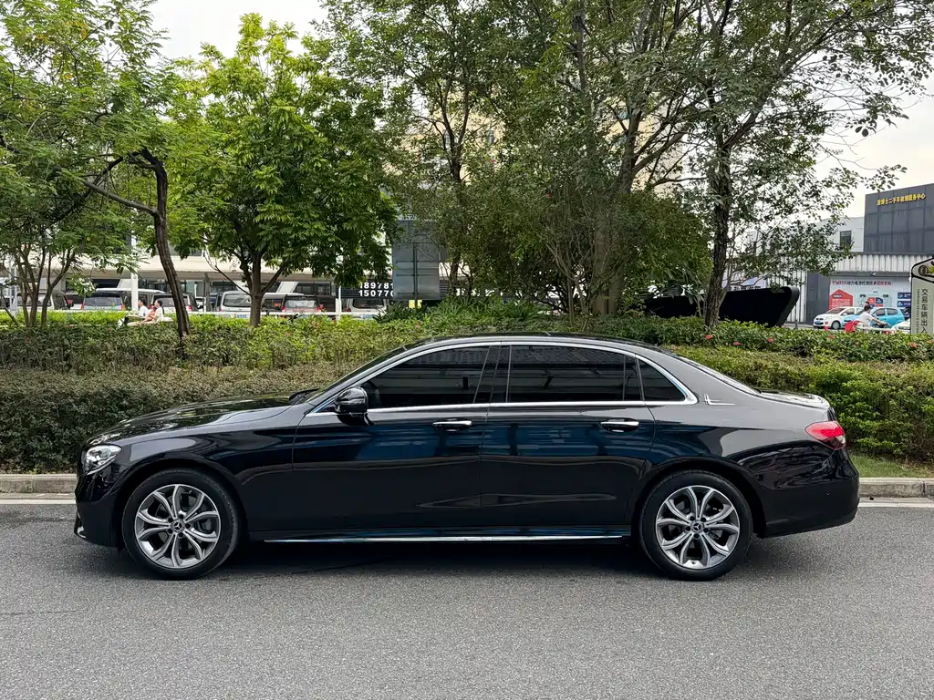 Mercedes-Benz E-Class — миниатюра 3