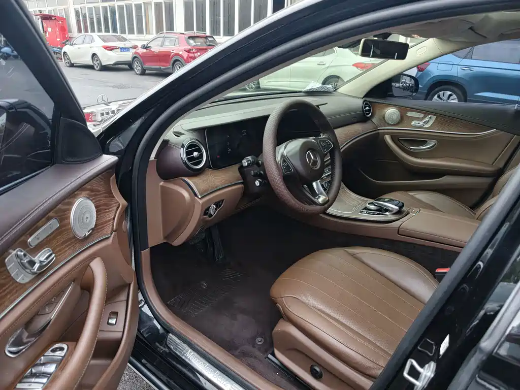 Mercedes-Benz E-Class — миниатюра 4