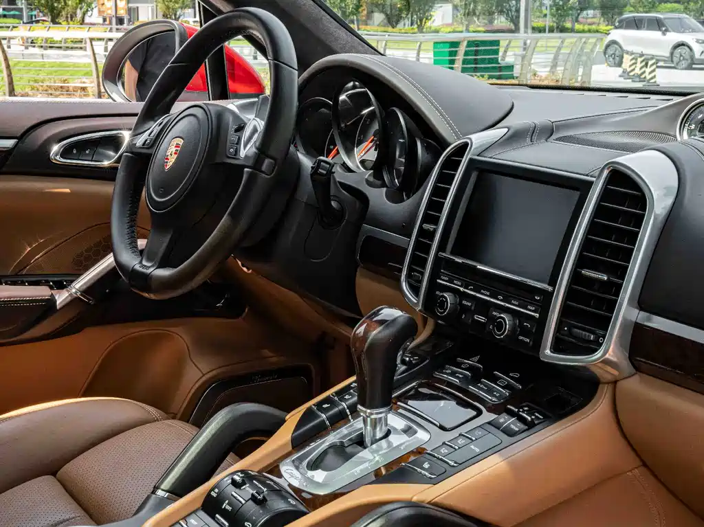 Porsche Cayenne — миниатюра 17