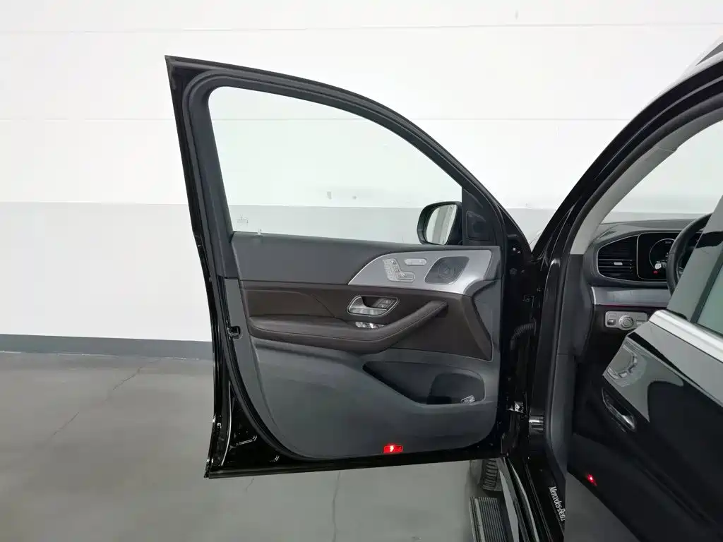 Mercedes-Benz GLE (Import) — миниатюра 8