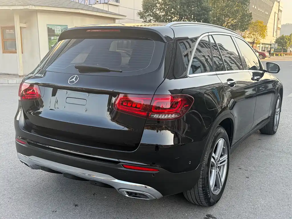MERCEDES-BENZ GLC