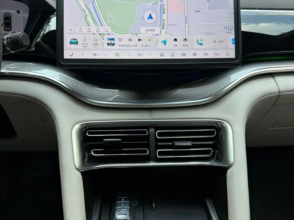 BYD PLUS New Energy — миниатюра 6