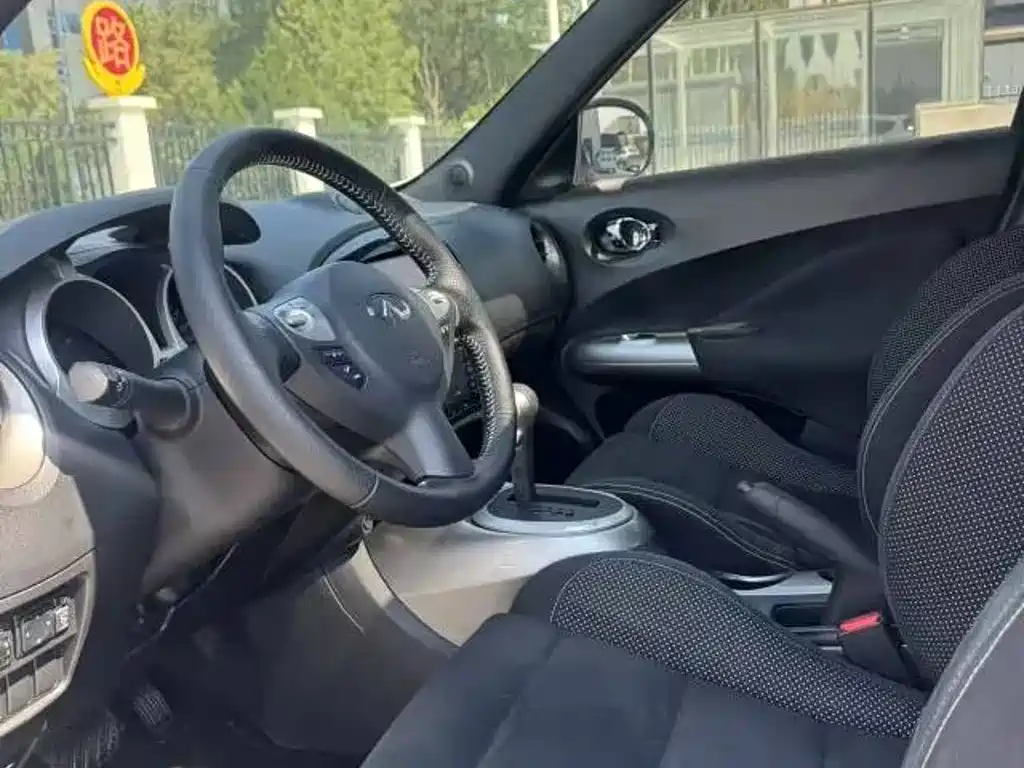 Infiniti ESQ — миниатюра 4