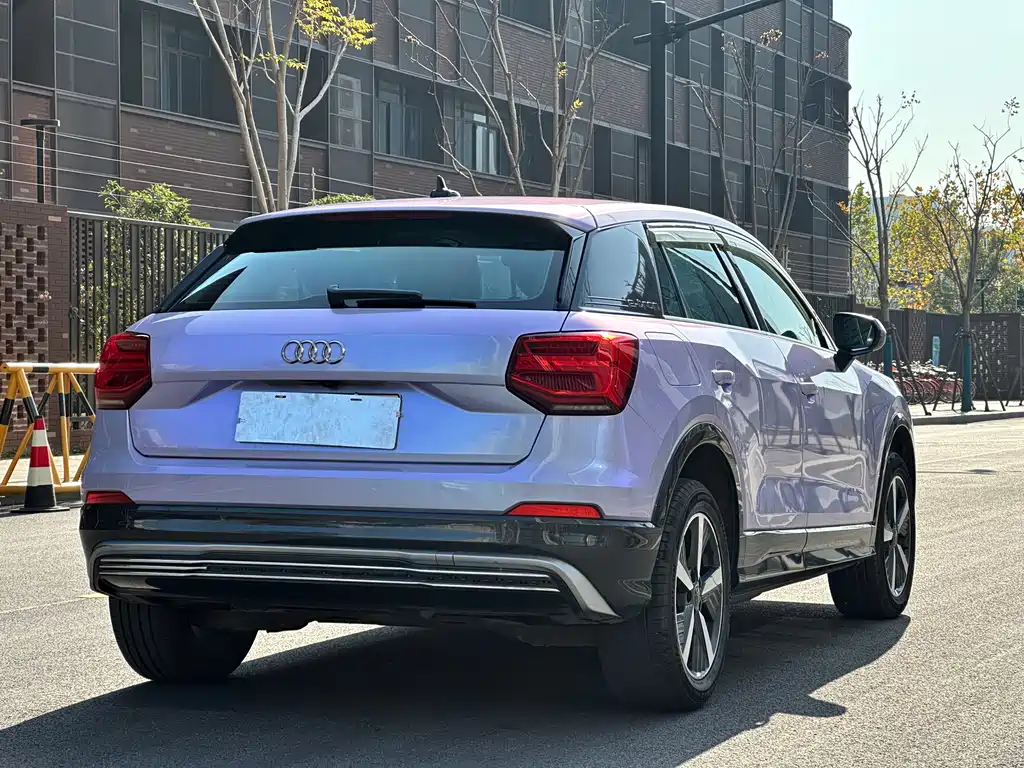 AUDI Q2L E TRON