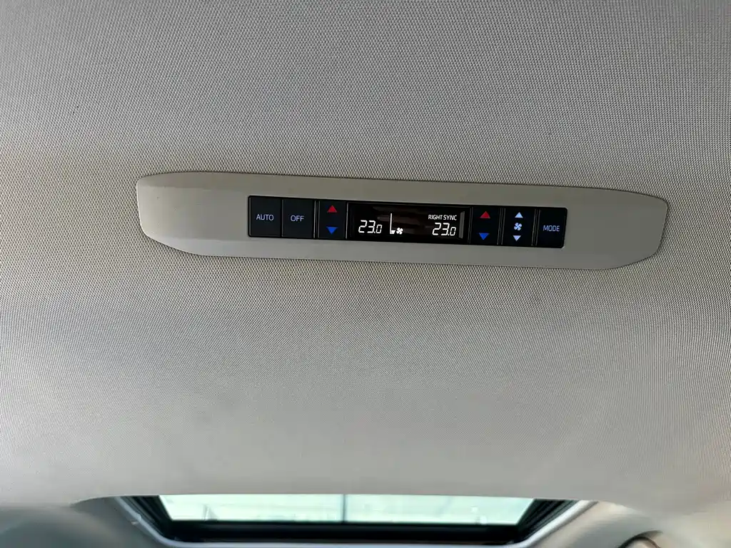 Toyota Sienna — миниатюра 6