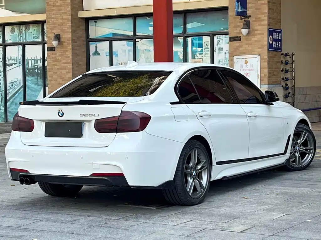 BMW 3 SERIES