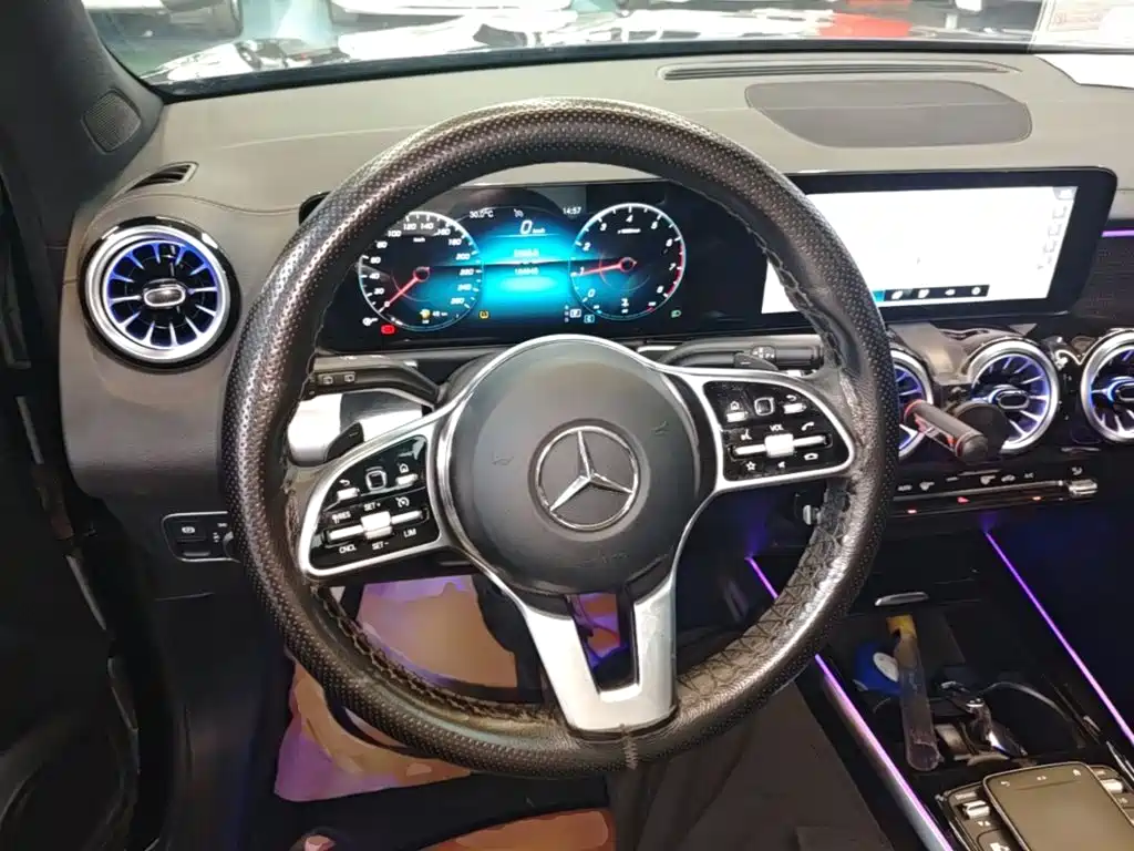 Mercedes-Benz GLB — миниатюра 11
