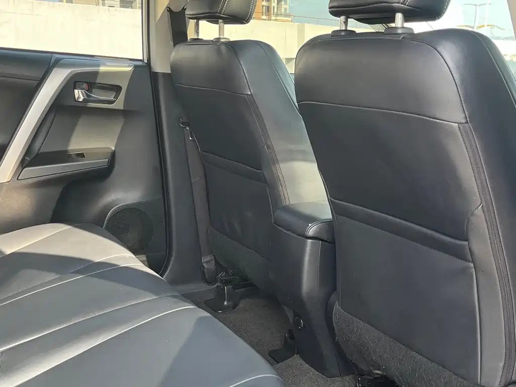 Toyota RAV4 — миниатюра 12
