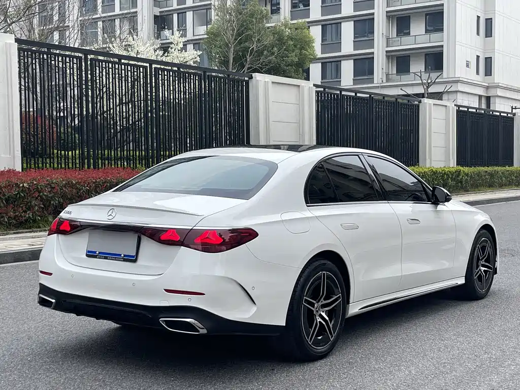 Mercedes-Benz E-Class (Import) — миниатюра 7