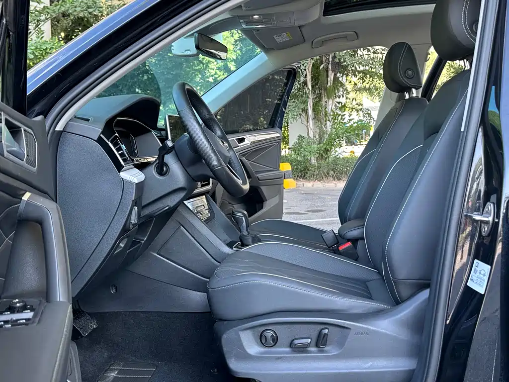 VOLKSWAGEN TIGUAN L NEW ENERGY