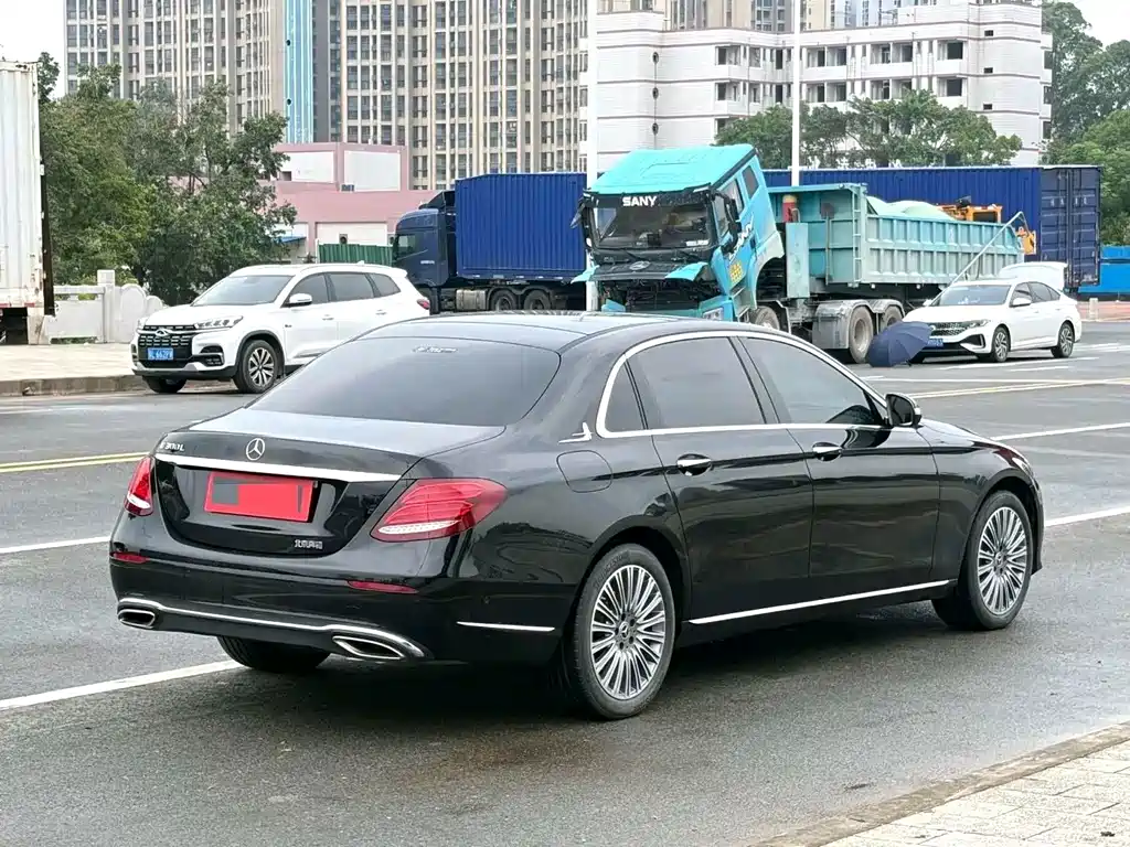 Mercedes-Benz E-Class — миниатюра 6