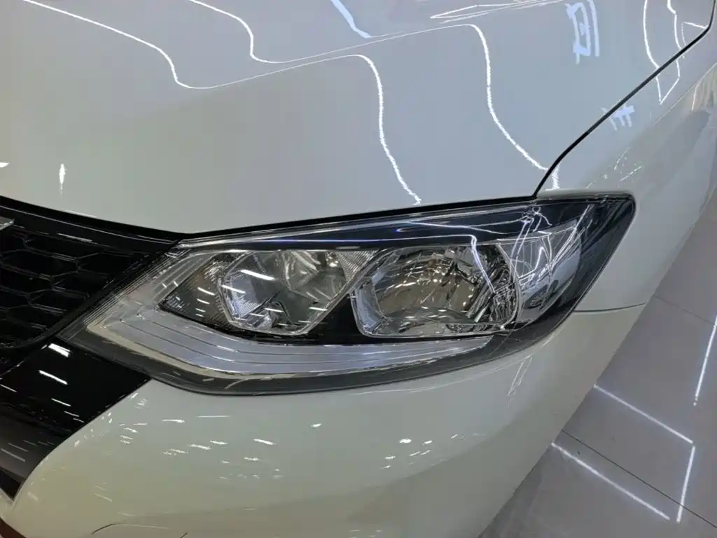 Nissan Tiida — миниатюра 24