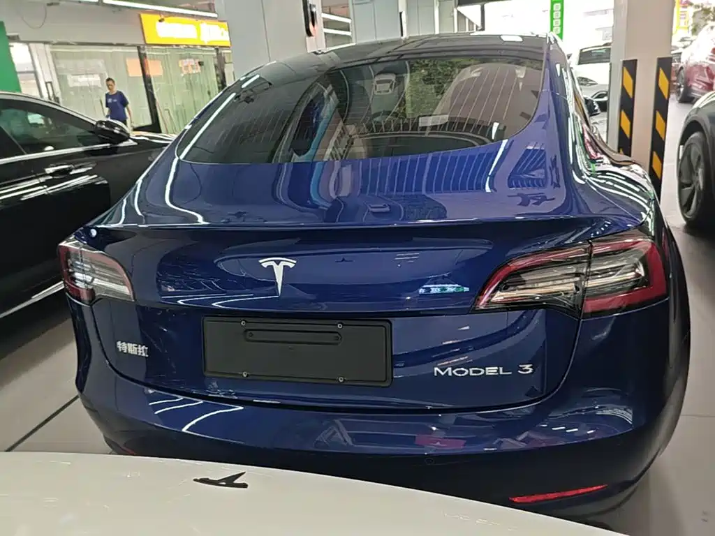 Tesla Model 3 — миниатюра 6
