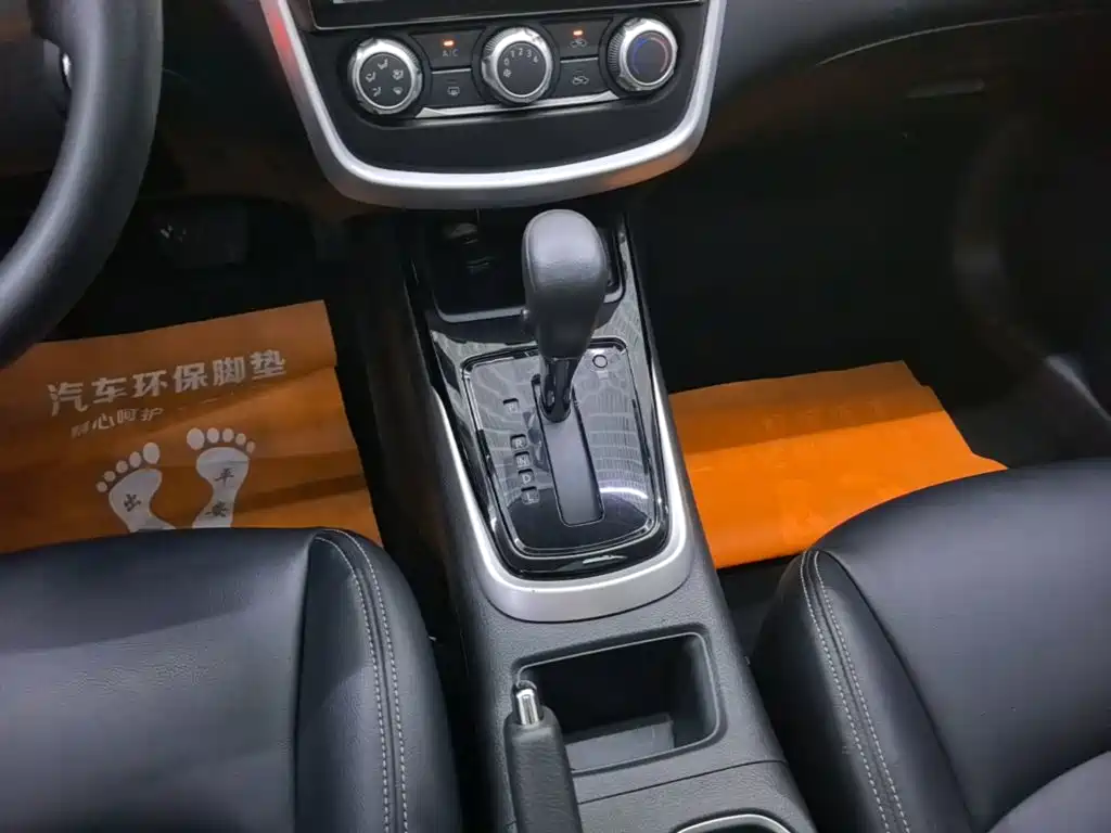 Nissan Tiida — миниатюра 14
